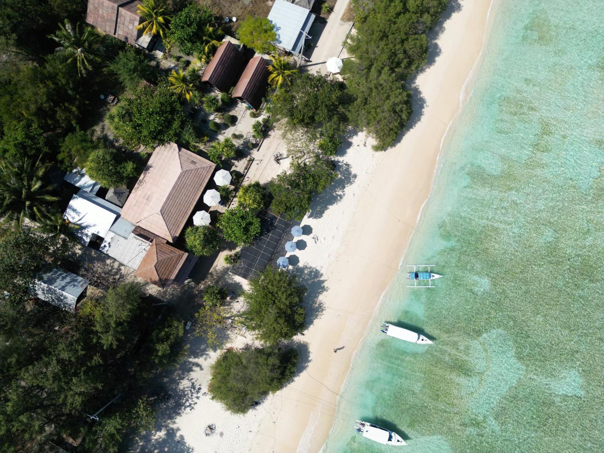 Two Brothers Bungalows Gili Meno Exterior photo